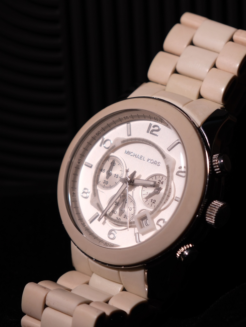 Michael Kors Runway MK8108 Cream White Oversized Chronograph Watch - Picture 2 of 6